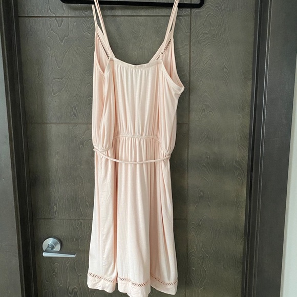JustFab blush V-neck Dress - Picture 4 of 5
